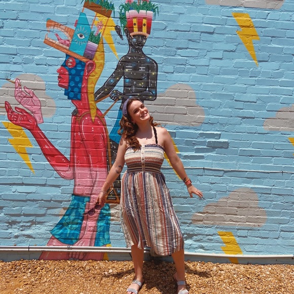 Meet your Posher, Gillian aka Gilli - Picture 2 of 3